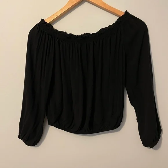 Brandy Melville Black Cropped Off the Shoulder Blouse - Picture 2 of 7